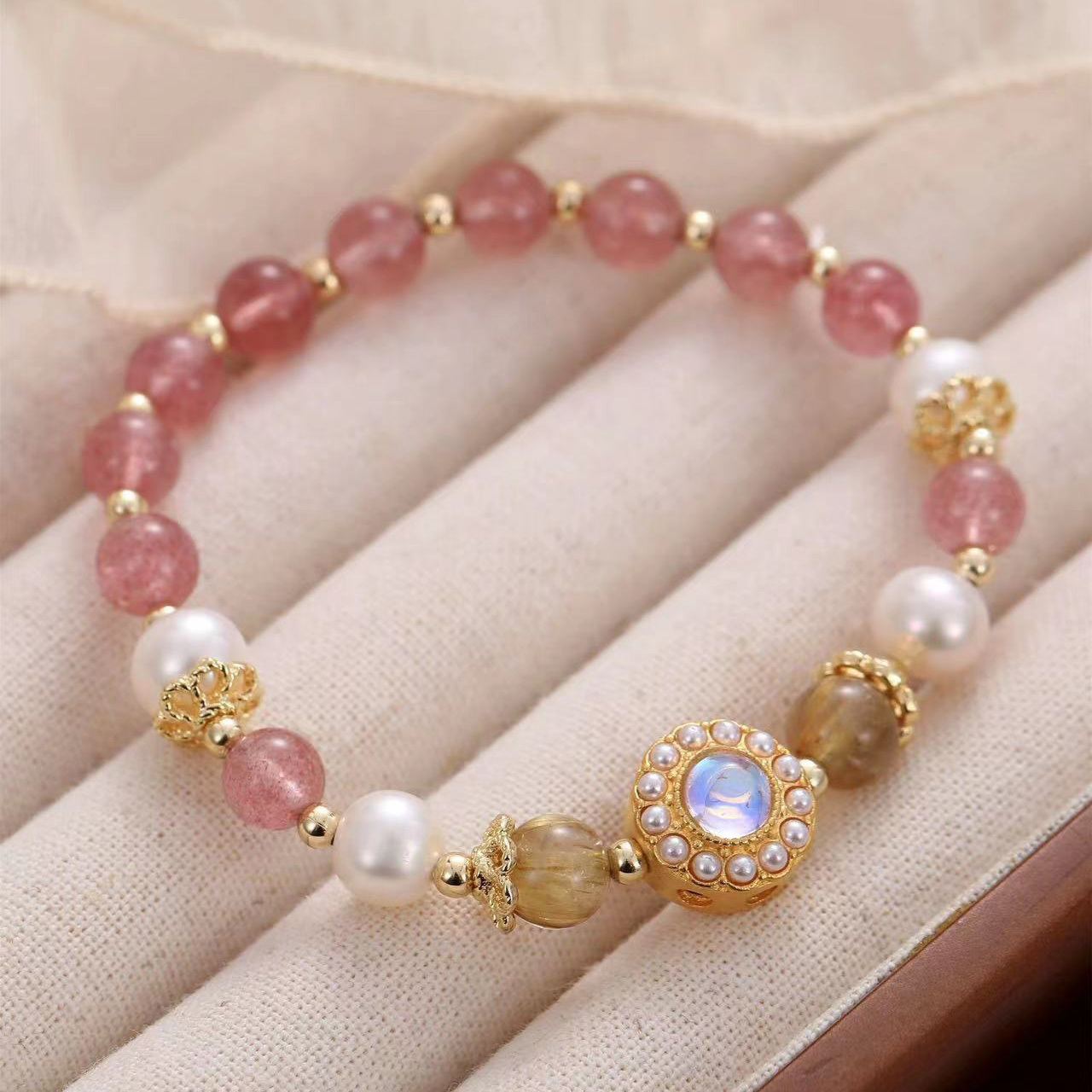 【柏林花事】天然草莓晶+金髮晶珍珠水晶手鍊/水晶手串