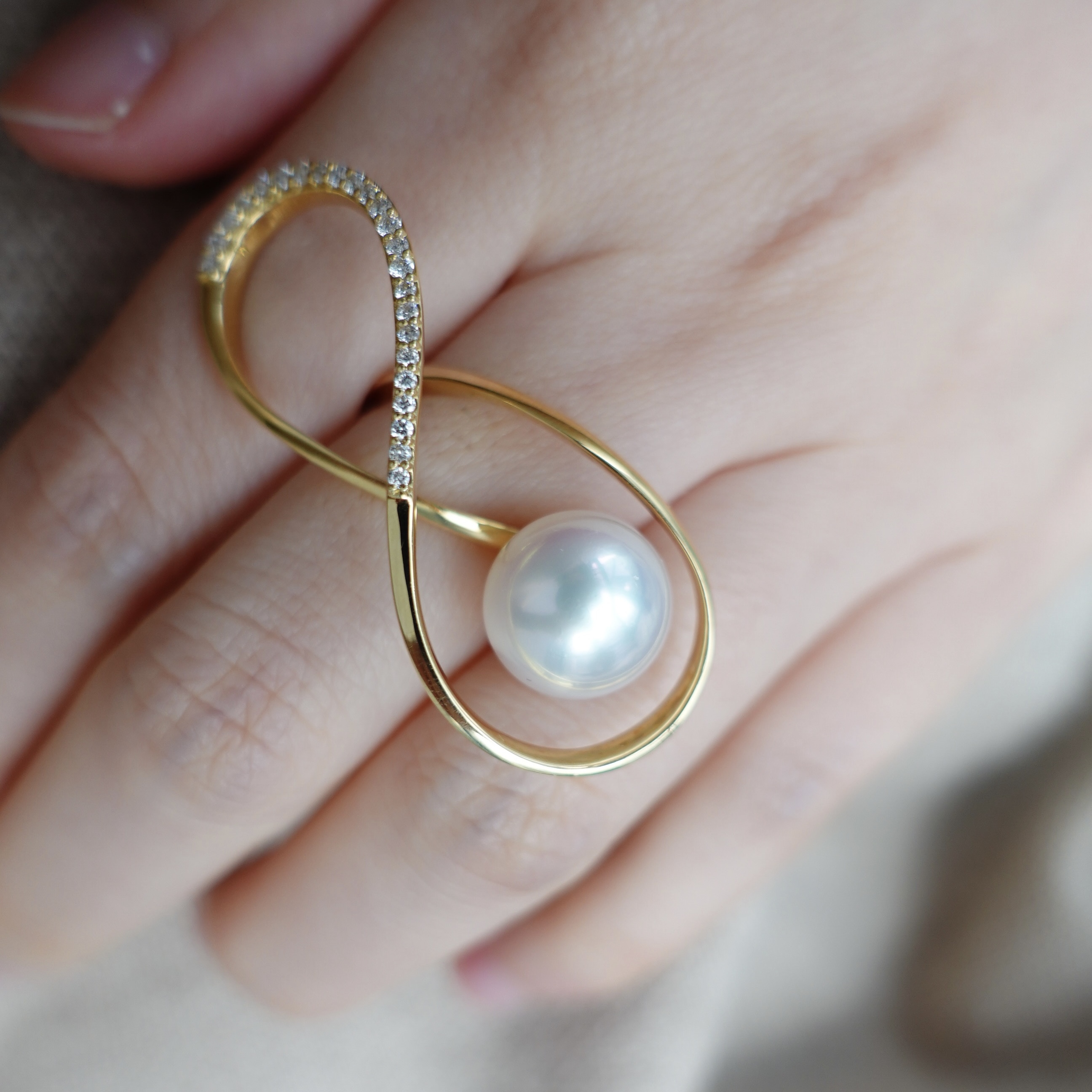 18K金澳白珍珠鑽石戒指 - 無限♾️ (11-12mm)