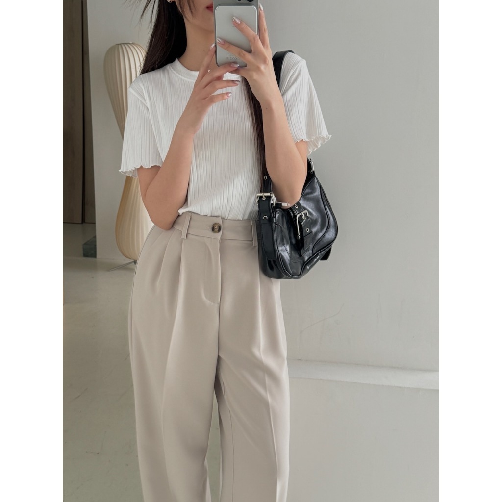 【imfine】閃耀不經意的美麗 亮面感木耳邊上衣 #9342