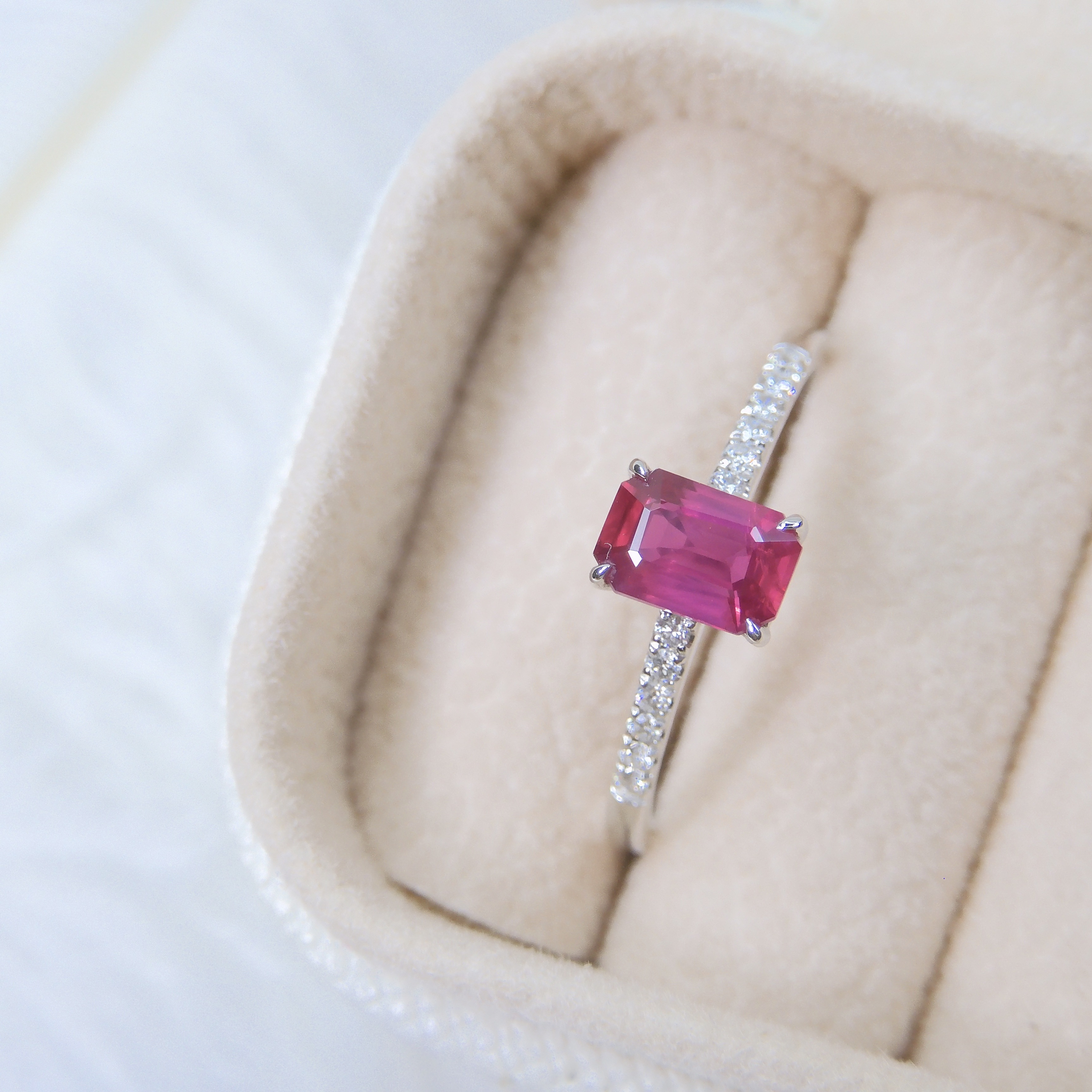 18K 金 0.64ct 紅寶石戒指 (配國際證書)