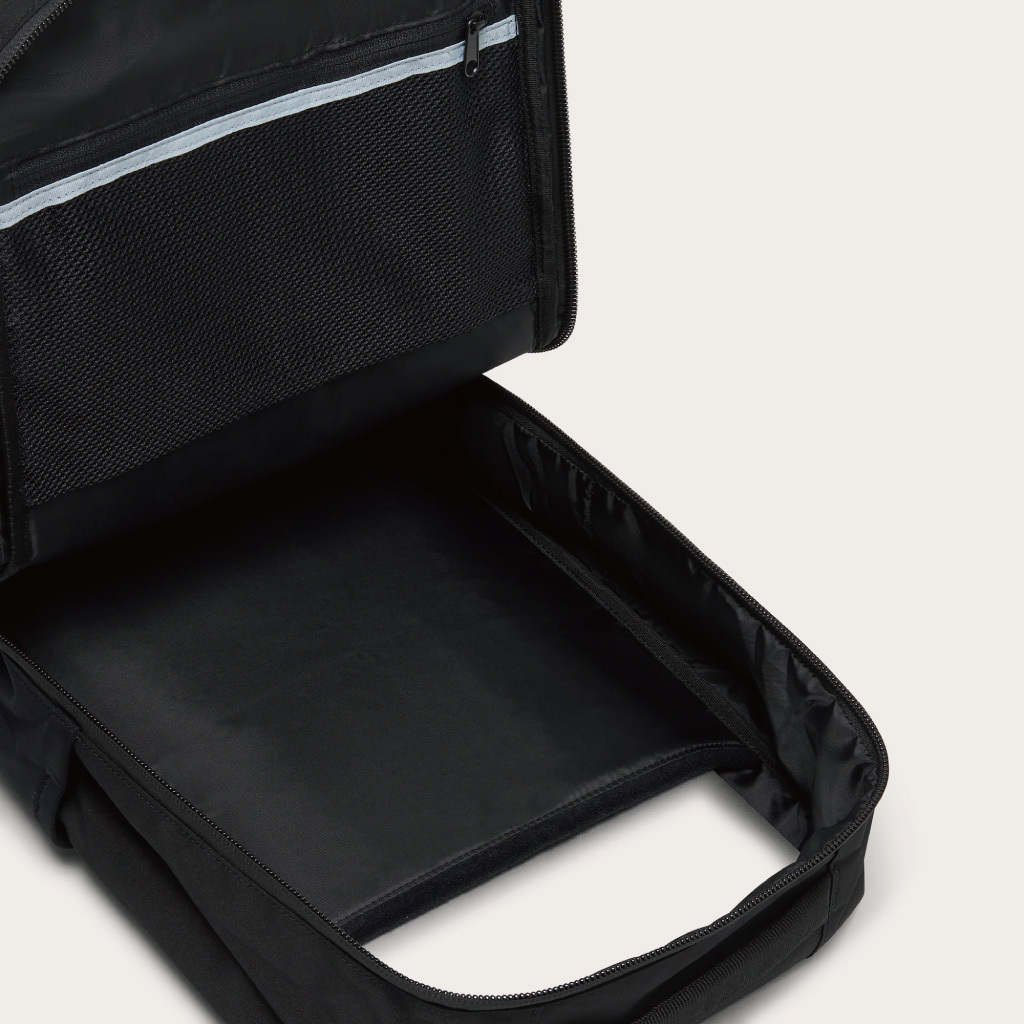 RUN｜Oakley Essential Backpack M 8.0 - Blackout 背包