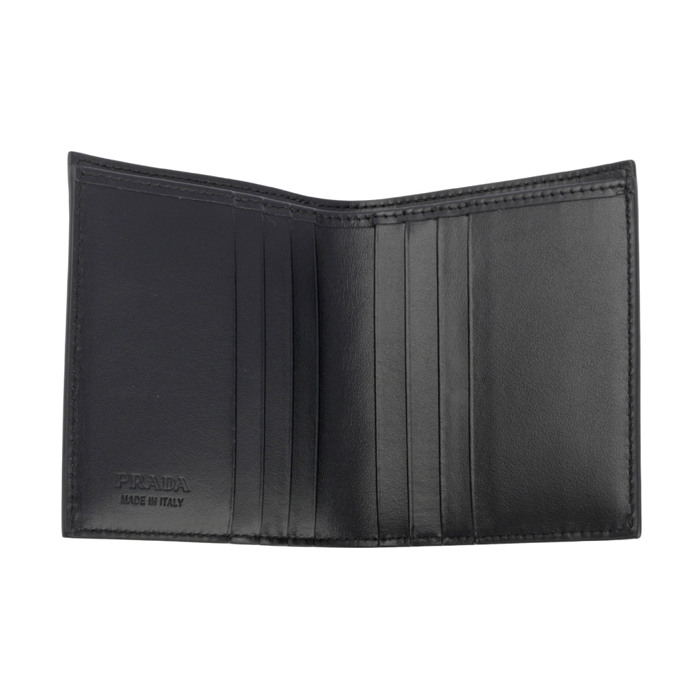 【PRADA】三角牌Logo 菱格紋牛皮對開8卡短夾(黑色) 2MO004 2D0F F0002