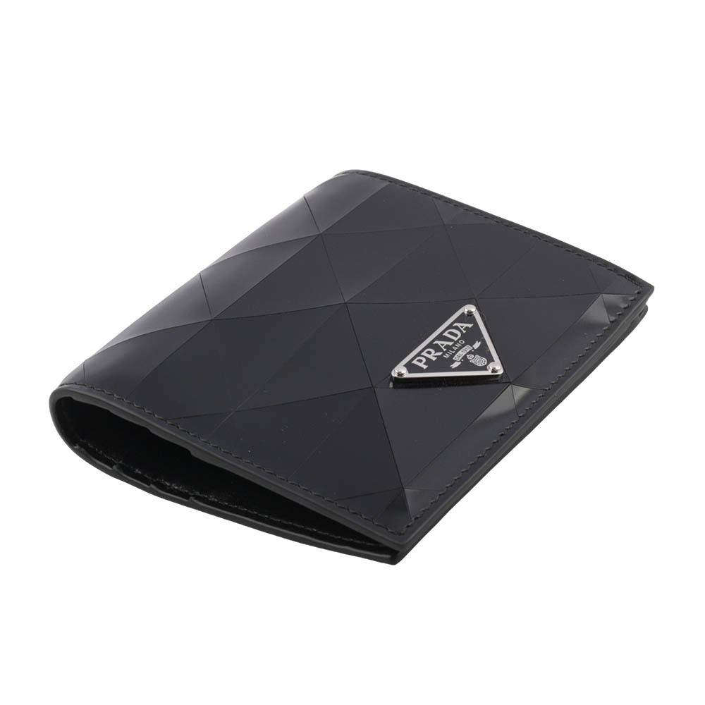【PRADA】三角牌Logo 菱格紋牛皮對開8卡短夾(黑色) 2MO004 2D0F F0002