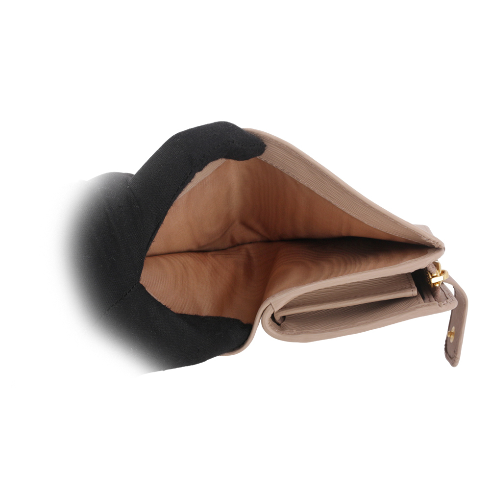 【PRADA】浮雕Logo水波紋拉鍊釦式厚款零錢短夾(藕粉色) 1ML018 2B6P F0236