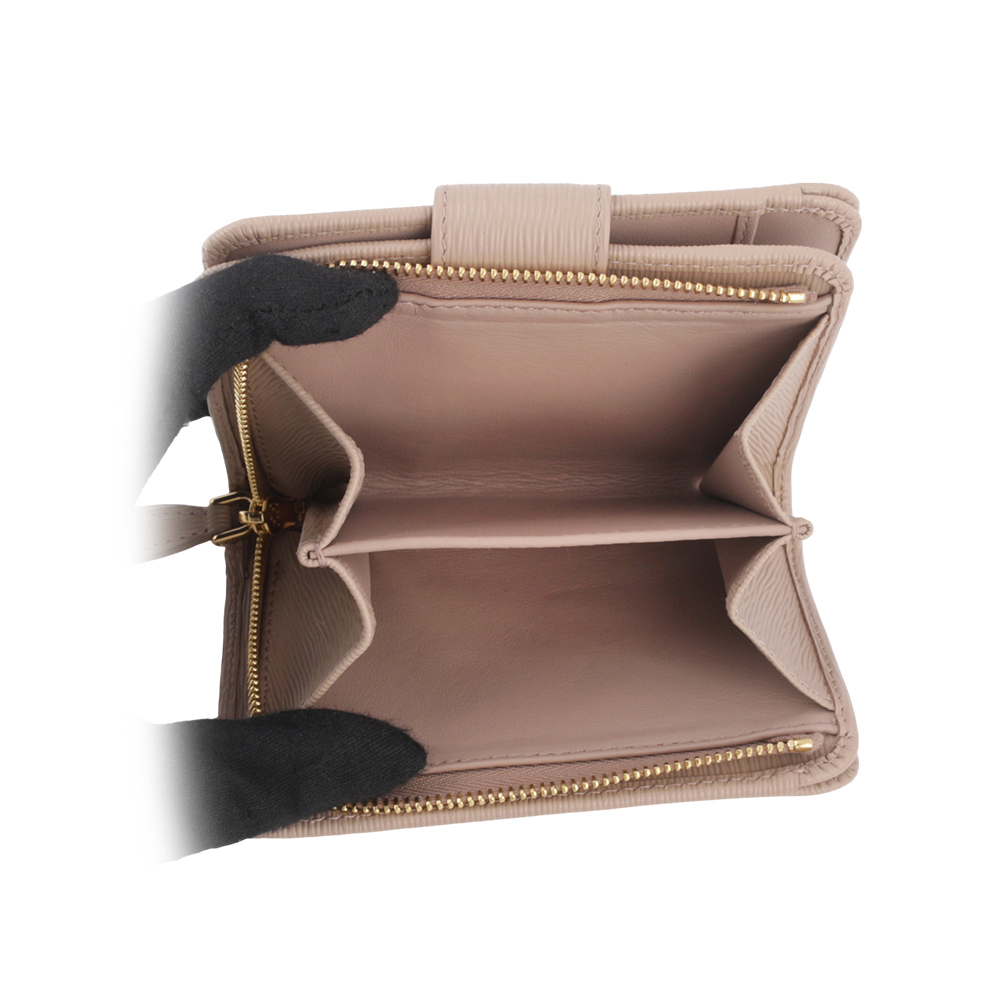 【PRADA】浮雕Logo水波紋拉鍊釦式厚款零錢短夾(藕粉色) 1ML018 2B6P F0236