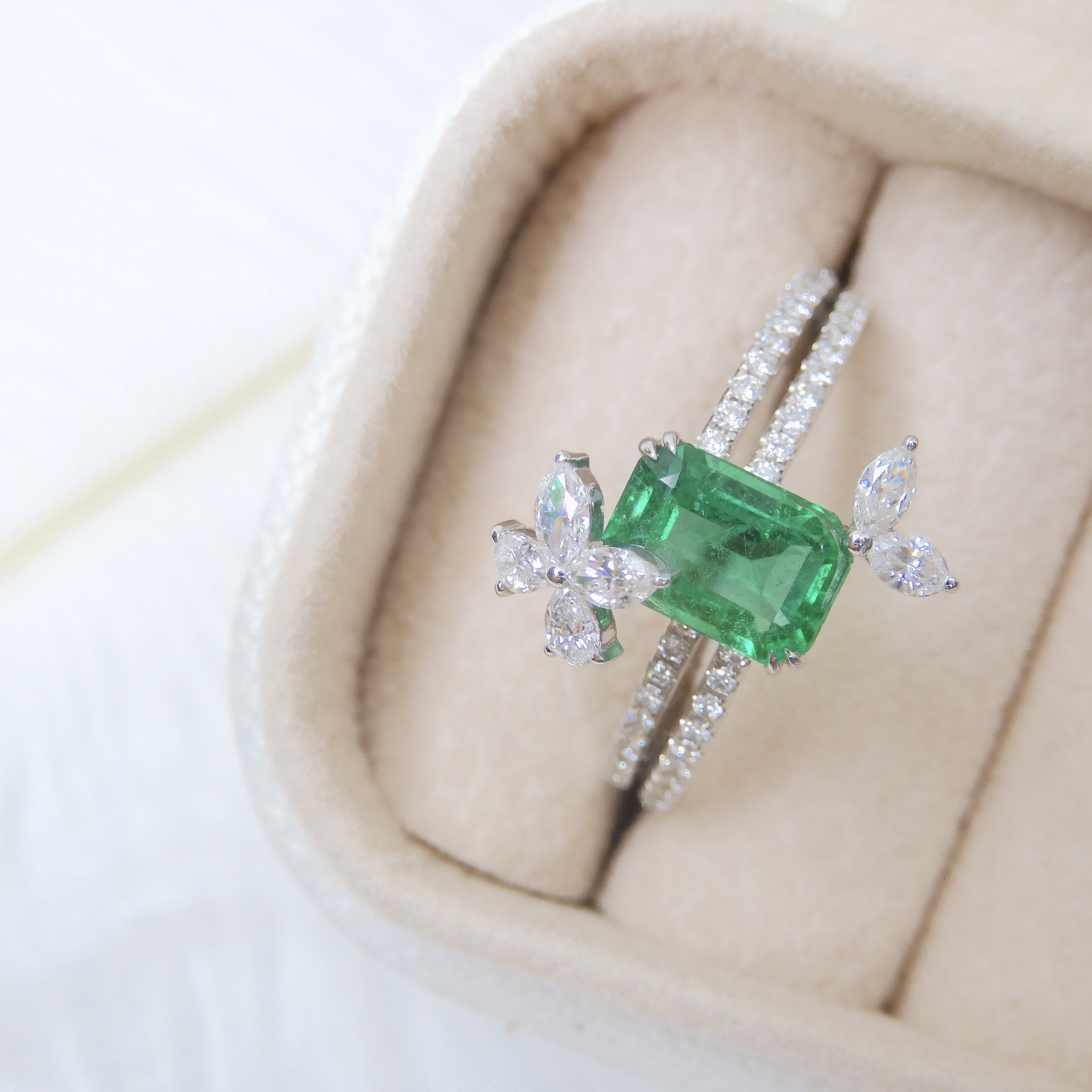 18K金 1.07ct 綠寶石戒指 (配國際證書)