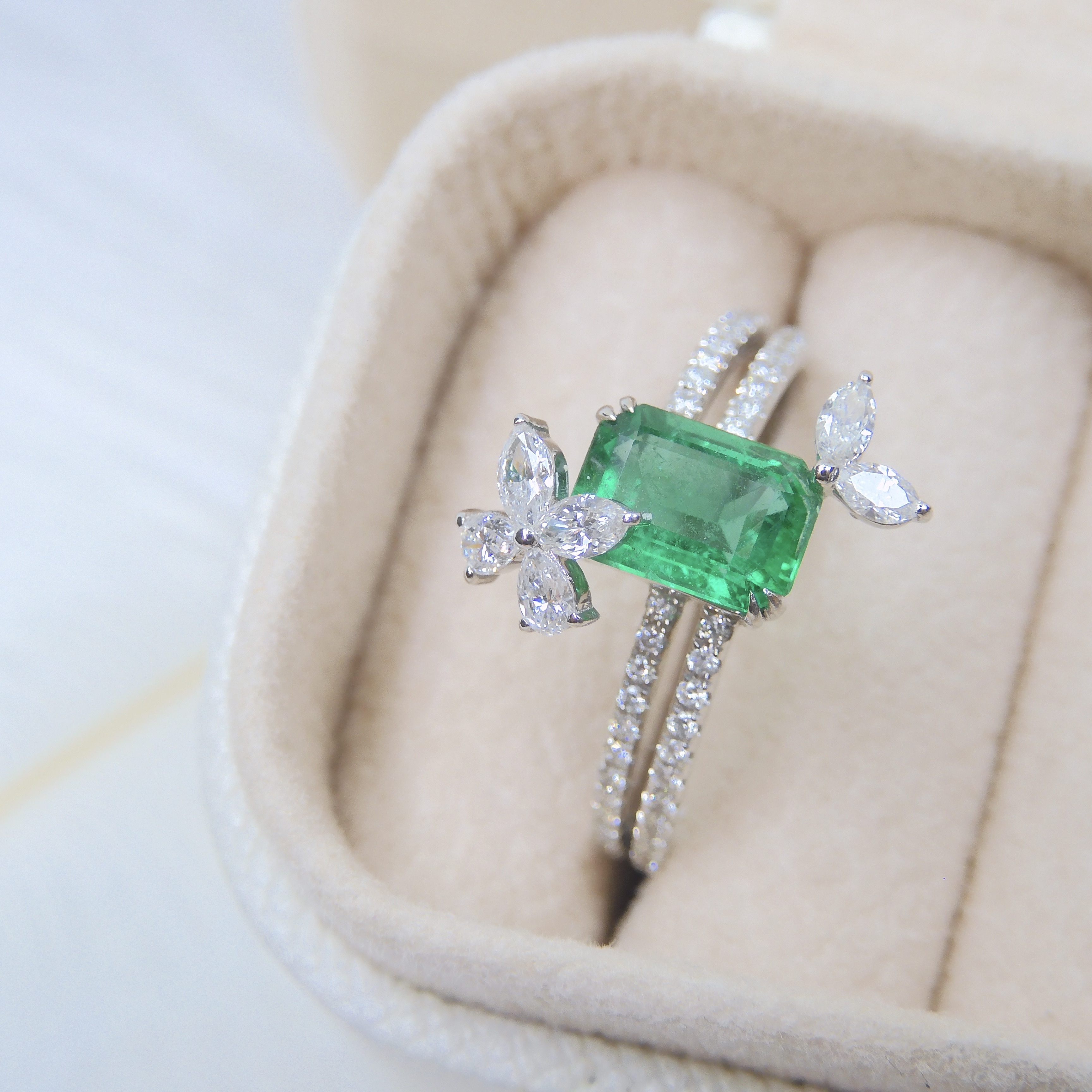 18K金 1.07ct 綠寶石戒指 (配國際證書)