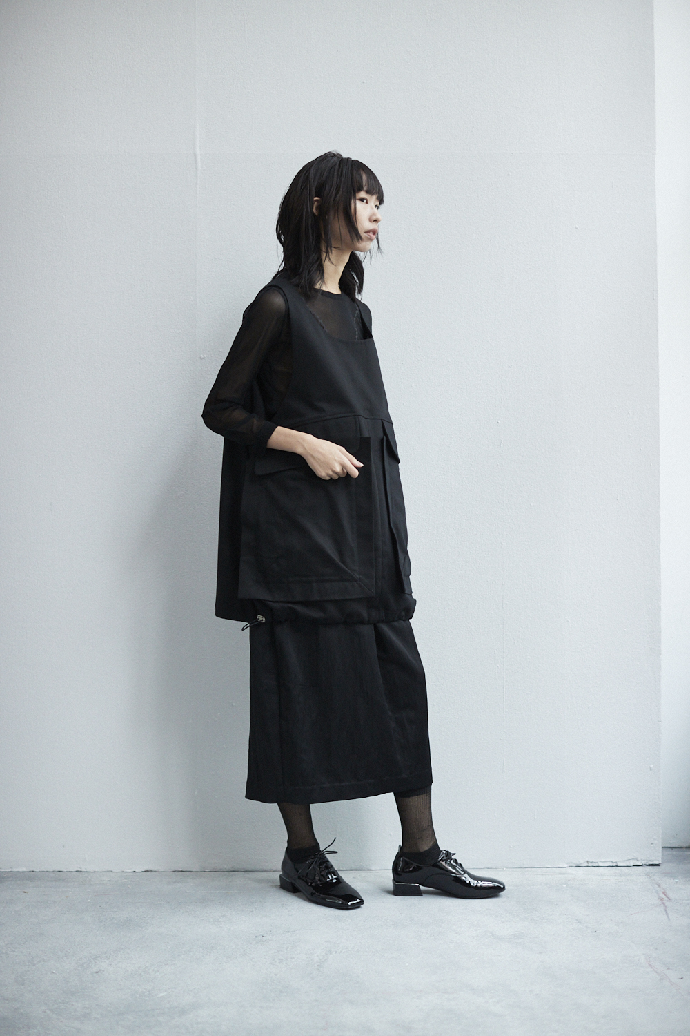 大挖領抽繩背心