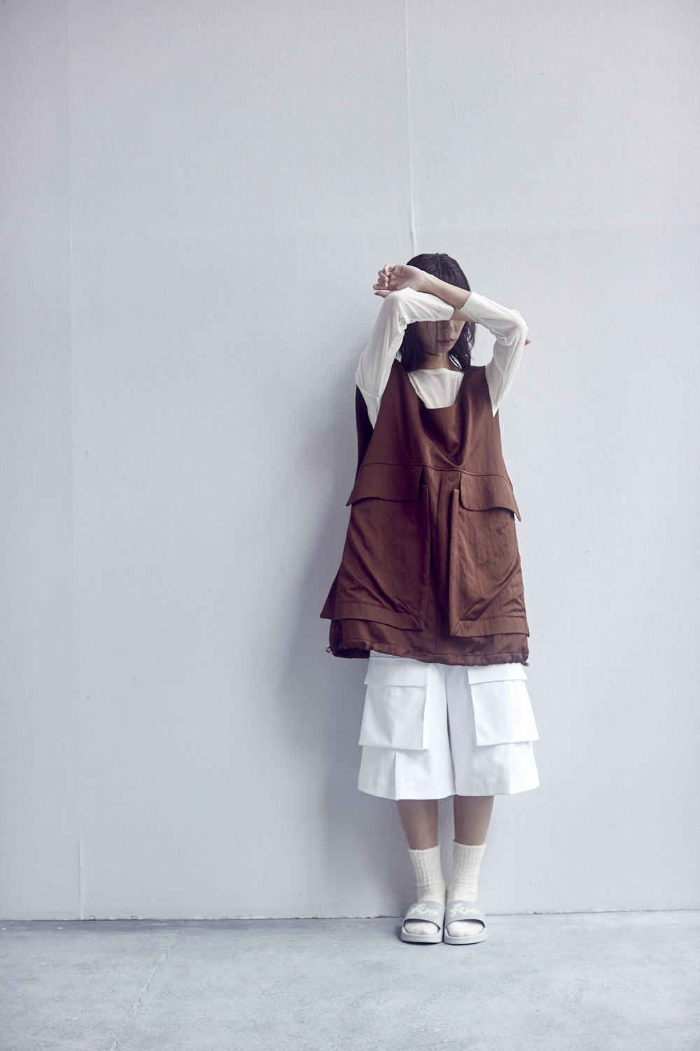 大挖領抽繩背心