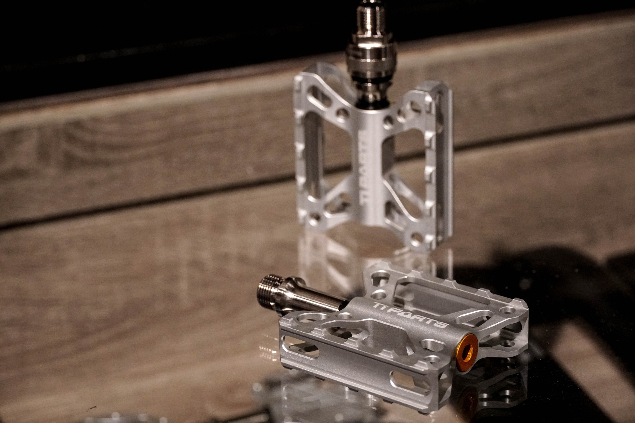 【Ti Parts】brompton 超輕量鈦合金單邊快拆踏板 Double X 版 - 鈦色/全黑