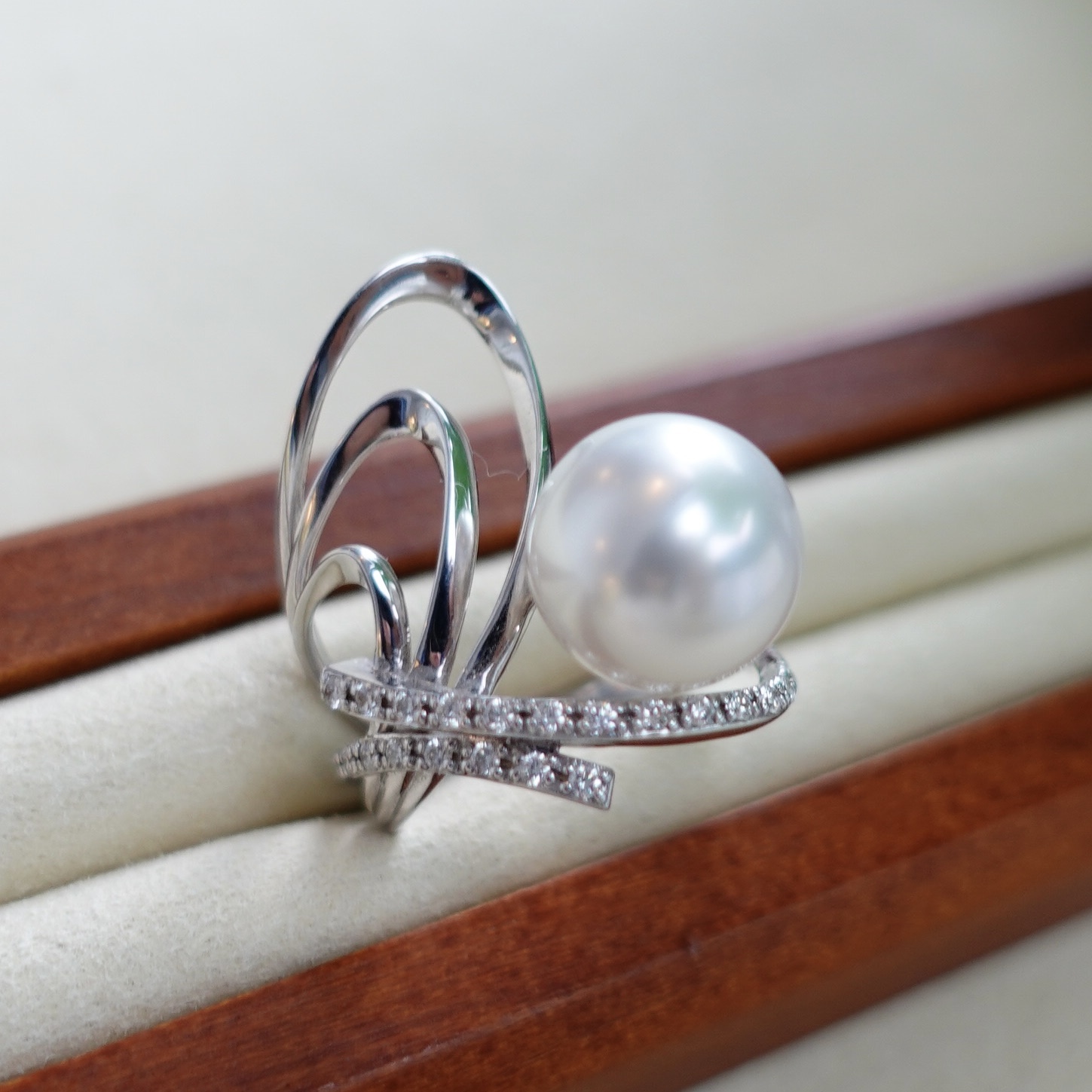 18K金澳白珍珠鑲嵌鑽石戒指 (11mm)