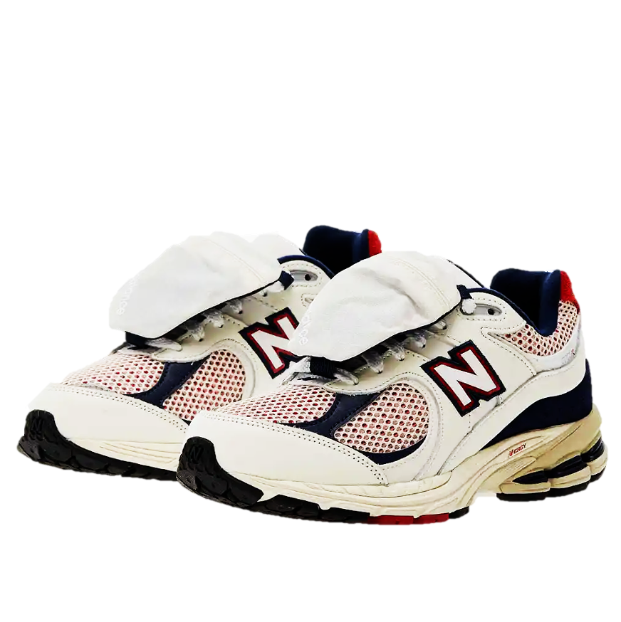 NEW BALANCE 2002R TEAM RED NAVY POUCH