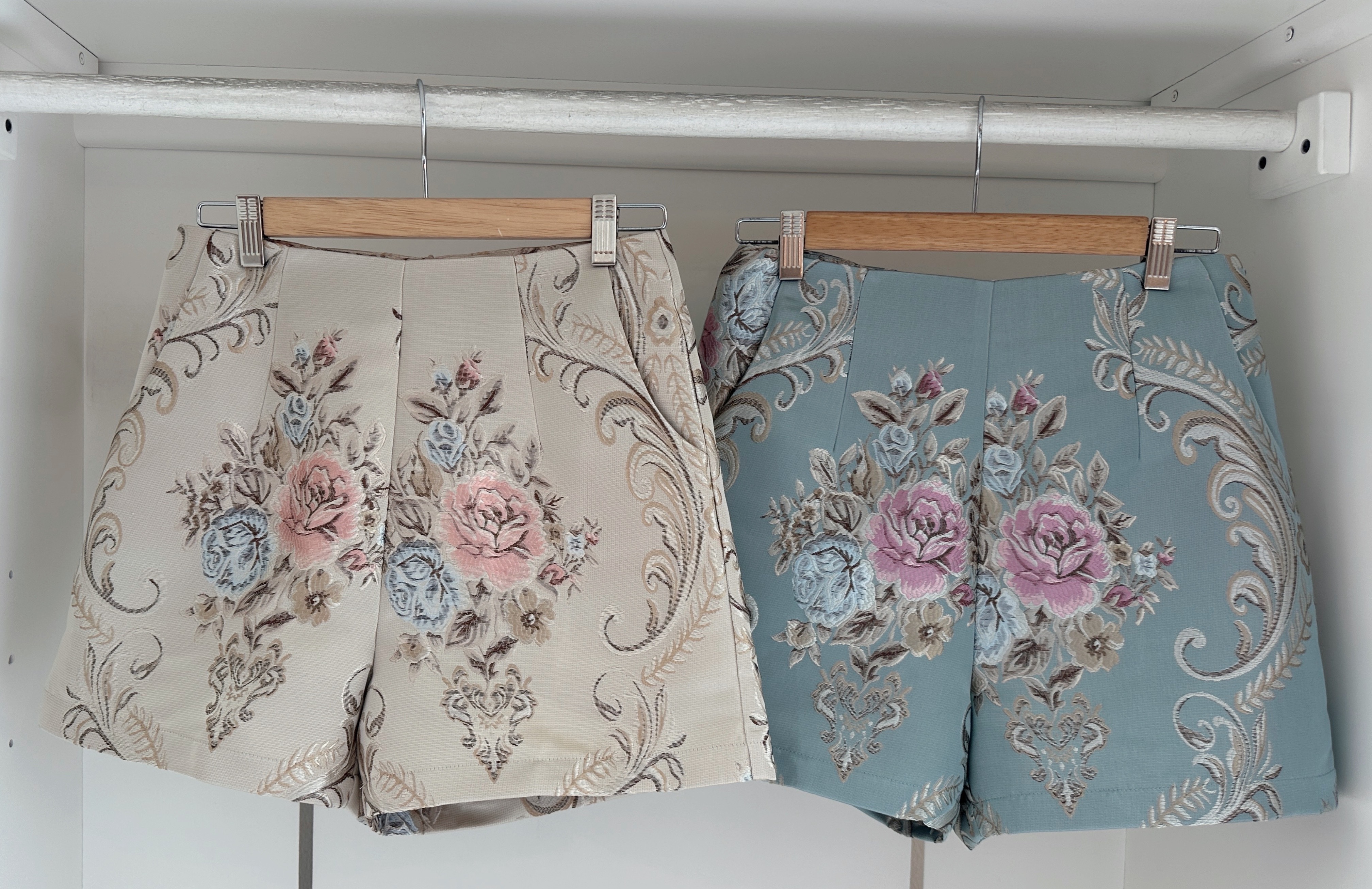 HIGH WAIST EMBROIDERY DETAILED SHORTS