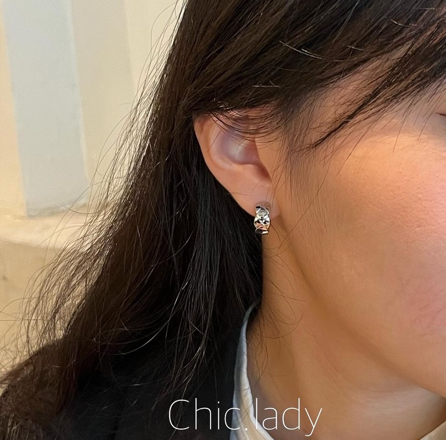 Earrings | 耳釦式菱格紋耳環