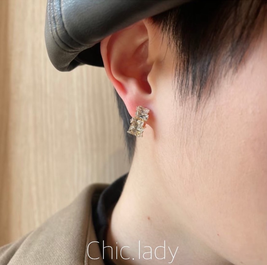 Earrings | 不規則排鑽耳夾