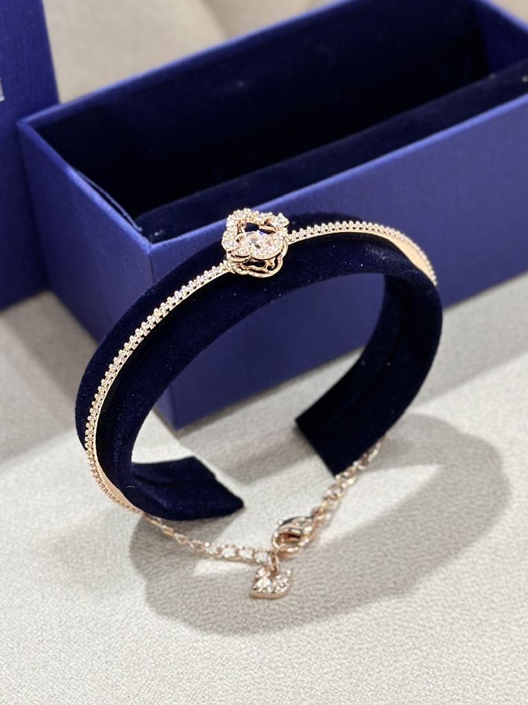 SWAROVSKI Sparkling Dance Clover Bangle 5642925
