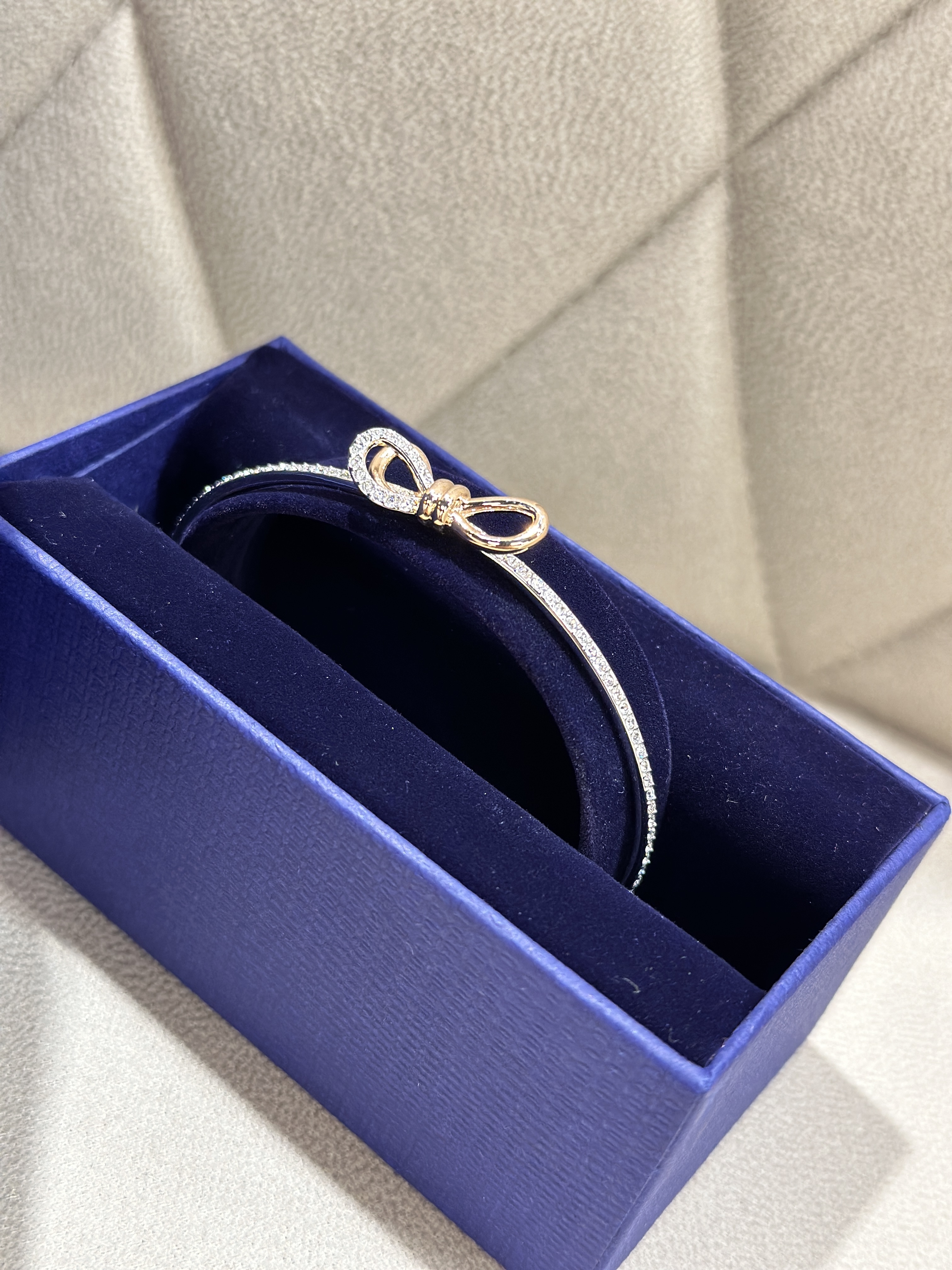 SWAROVSKI Lifelong Bow Bangle 5447079