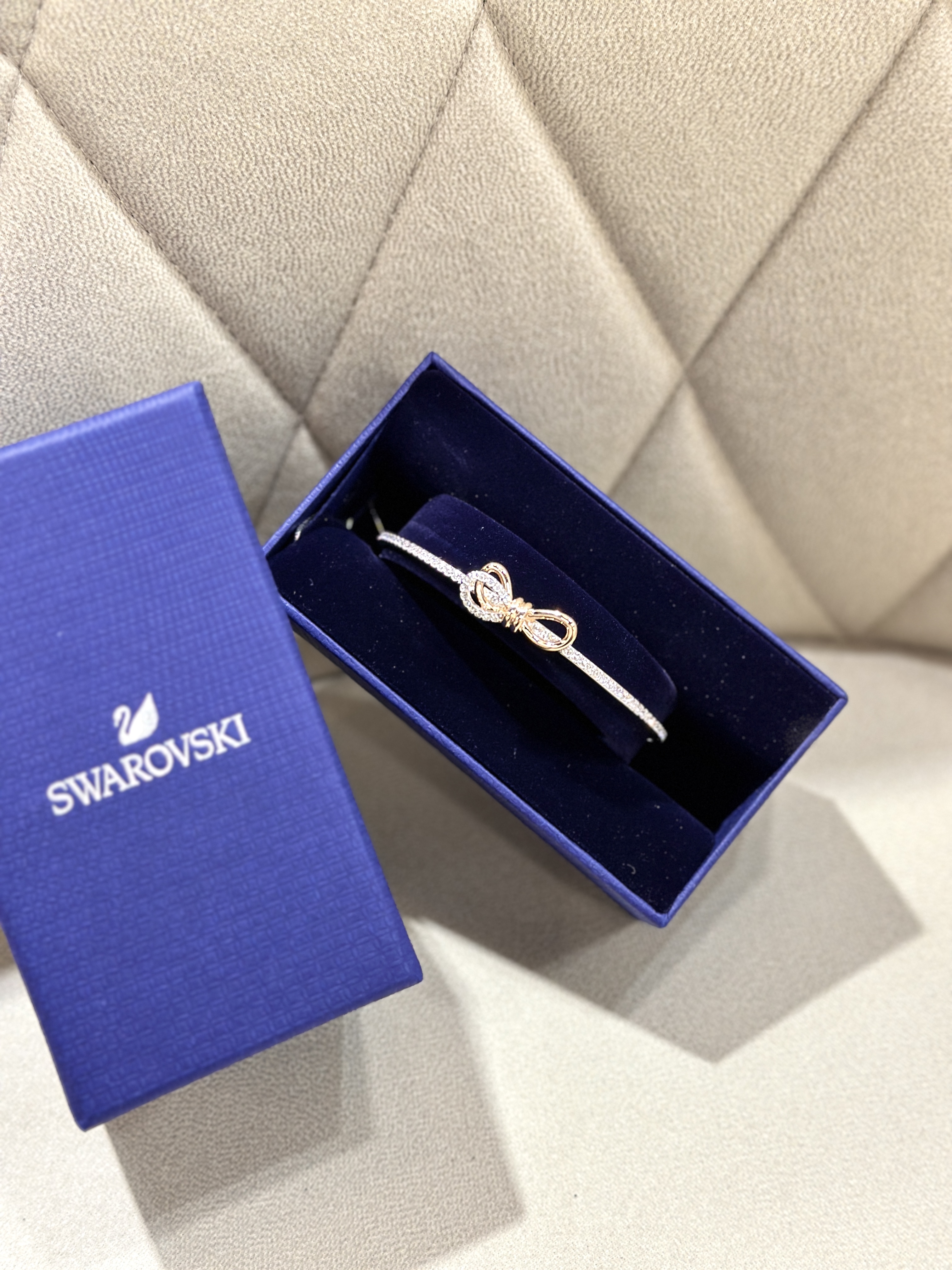 SWAROVSKI Lifelong Bow Bangle 5447079