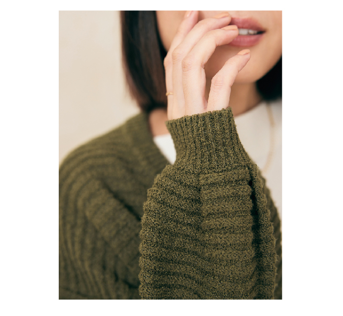 模特著用綠色泡芙袖近拍