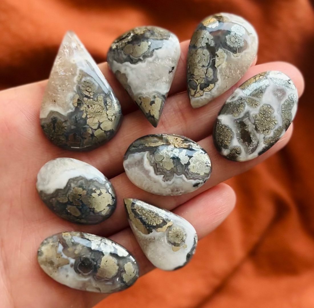 [原石] 白鐵礦石英共生