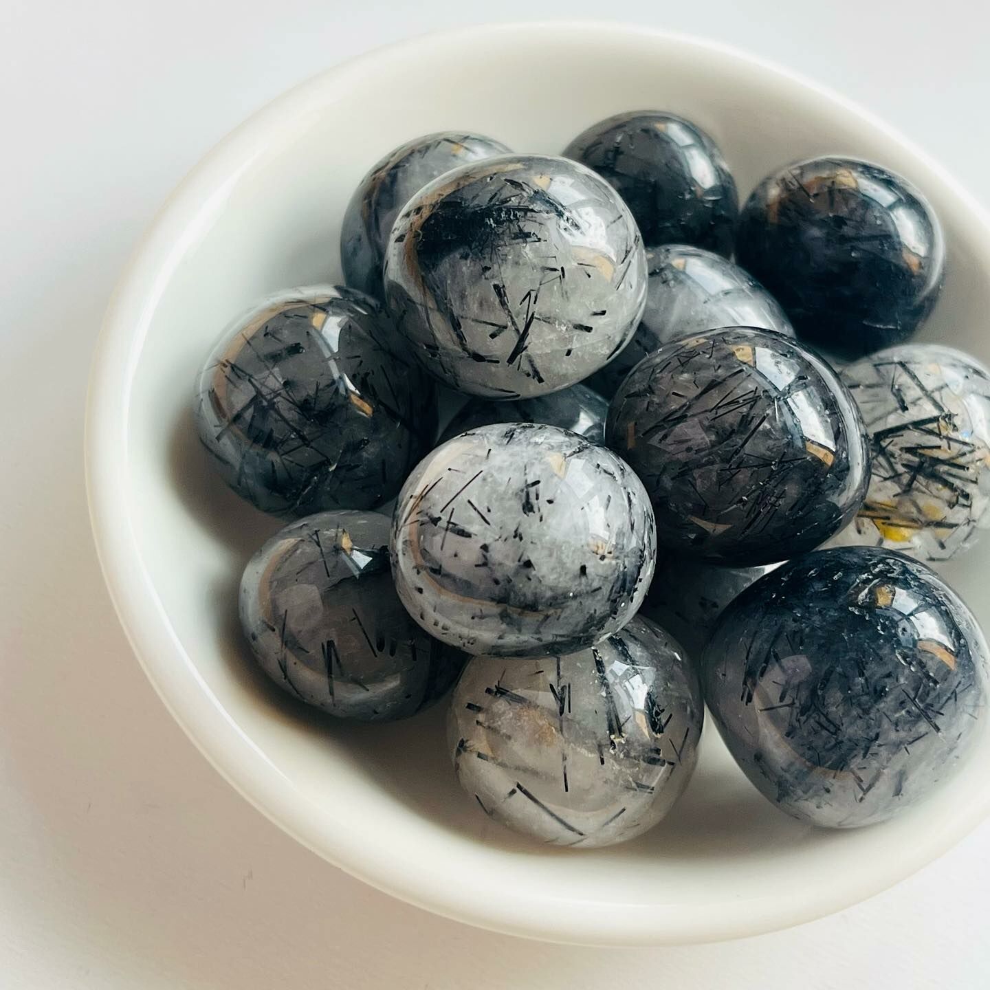 [原石] 黑髮晶碧璽 水晶滾石