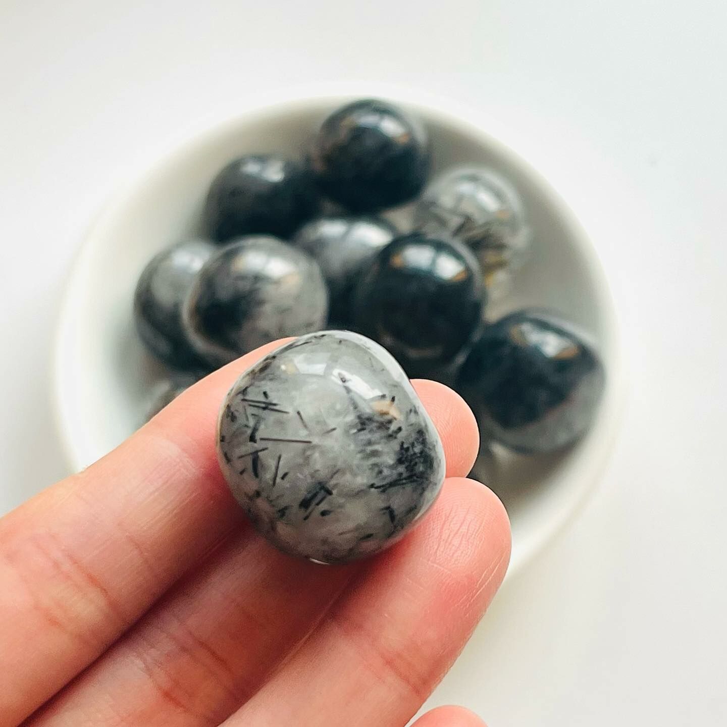 [原石] 黑髮晶碧璽 水晶滾石