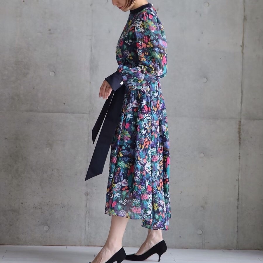 彩花布洋裝
