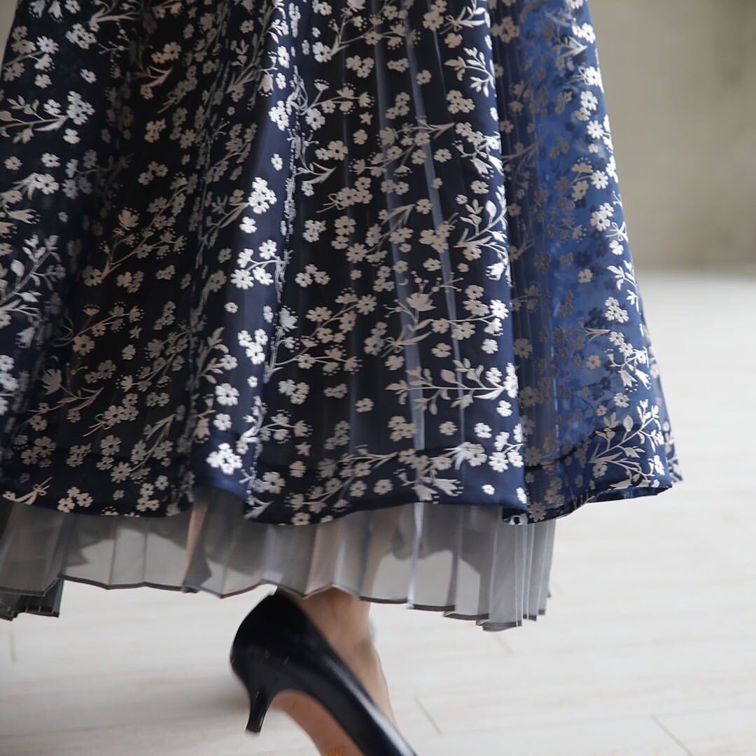 挺版蝴蝶結花布裙