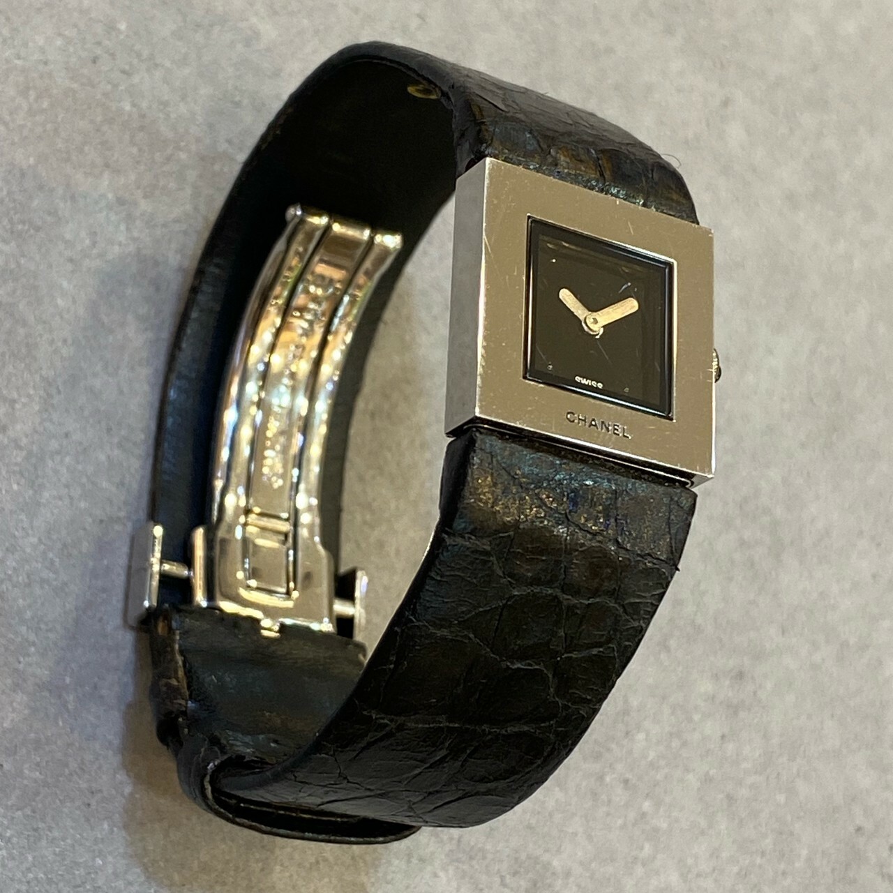 【CHANEL香奈兒】菱格紋皮帶不鏽鋼女錶 H0001 19mm 現代鐘錶