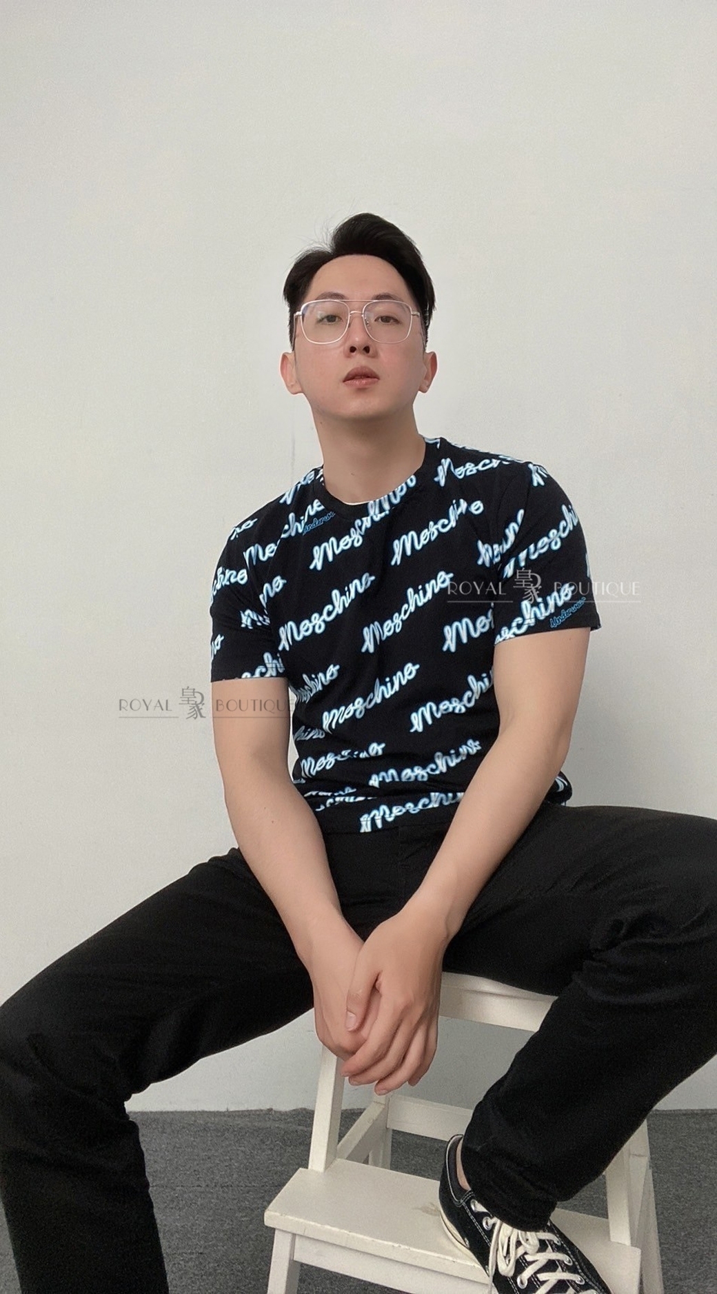 MOSCHINO 滿版草寫螢光色手繪字體短T