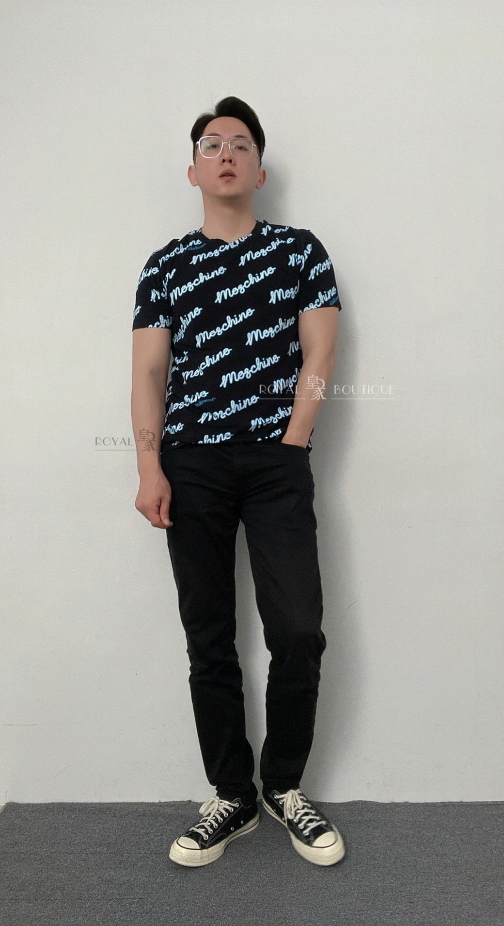 MOSCHINO 滿版草寫螢光色手繪字體短T