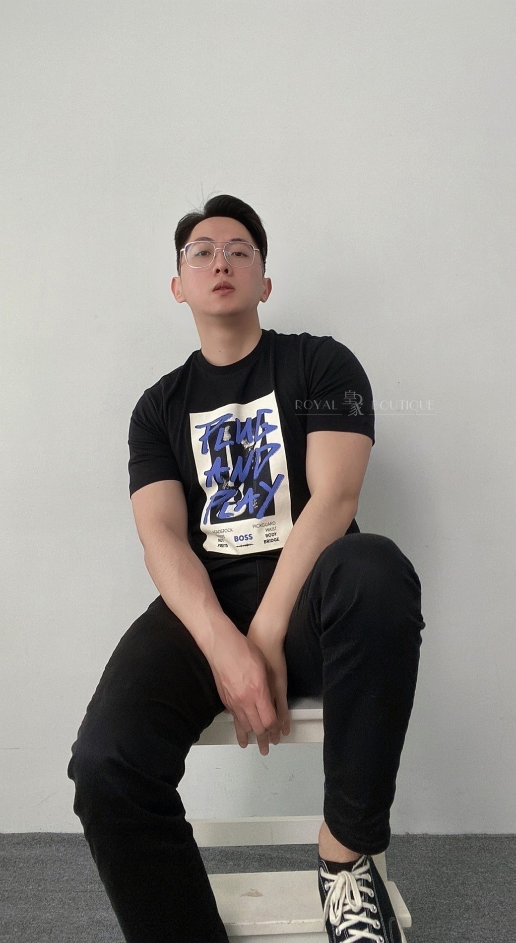 BOSS 胸前塗鴉文字短T