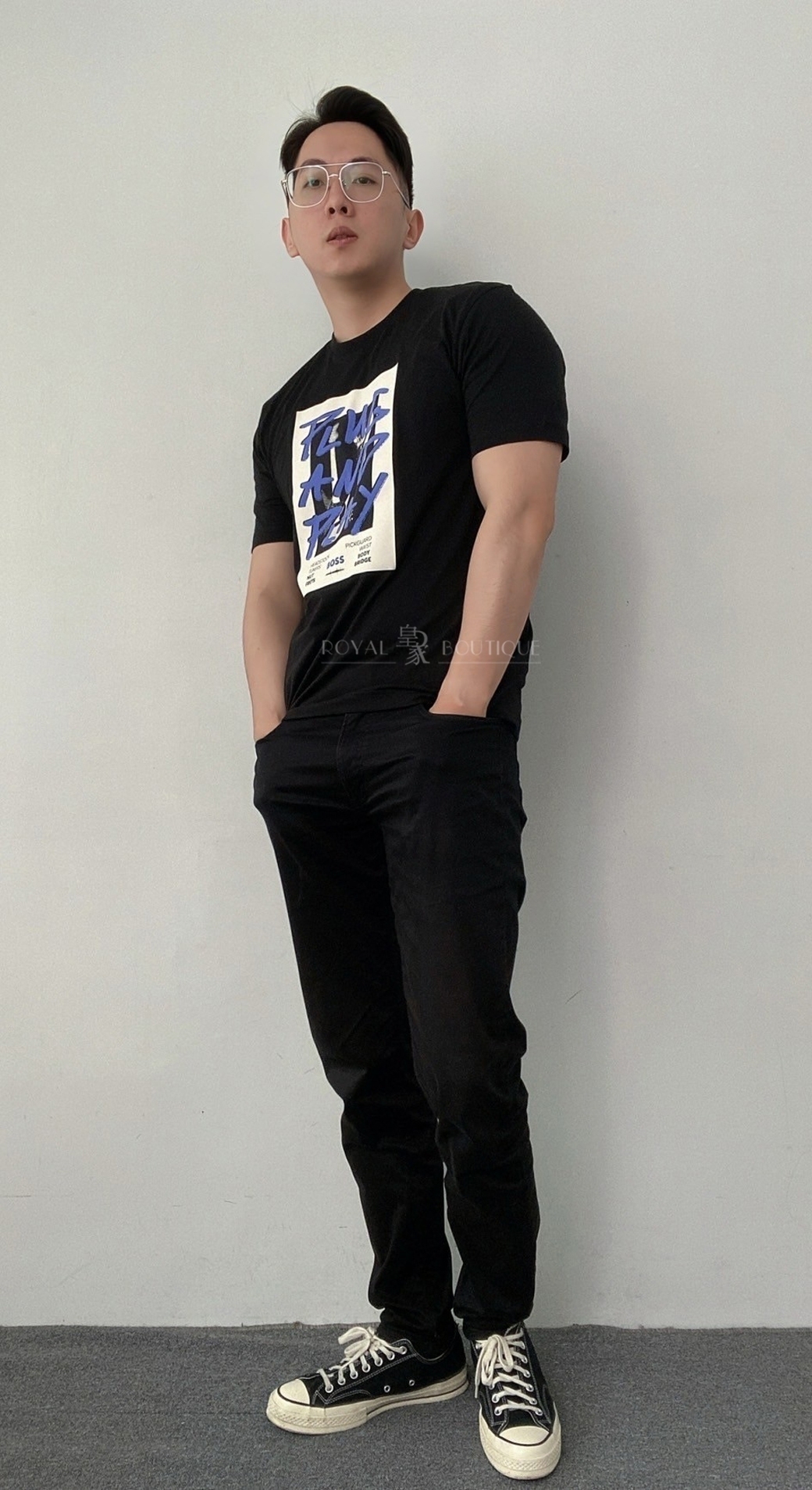 BOSS 胸前塗鴉文字短T