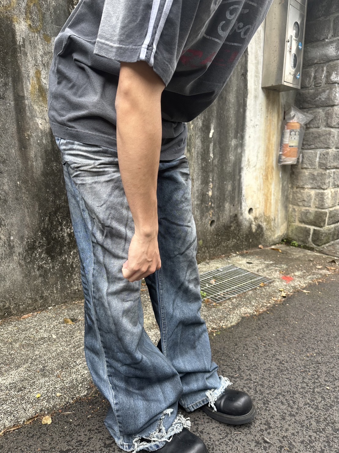 🇰🇷韓國 髒刷色 水洗 破壞 微喇 牛仔褲