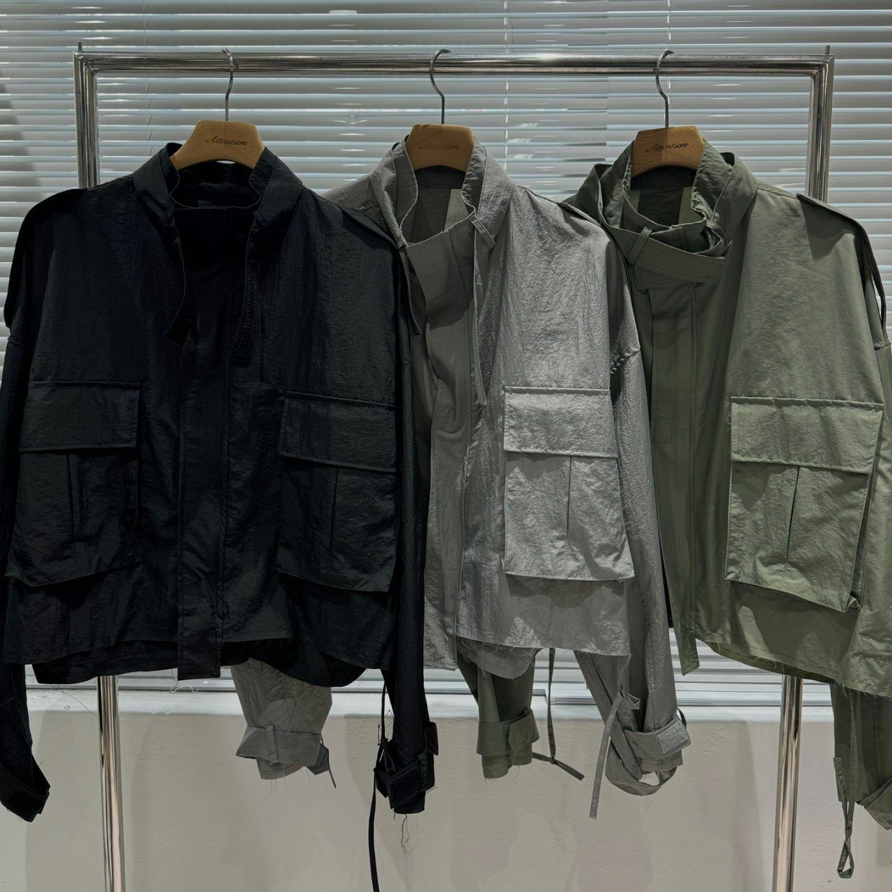 淨色企領拉鍊短外套 BY ATTENTION-160JK