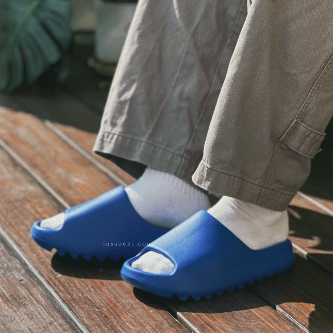 ADIDAS ORIGINALS YEEZY SLIDE "AZURE" 克萊茵藍 ID4133