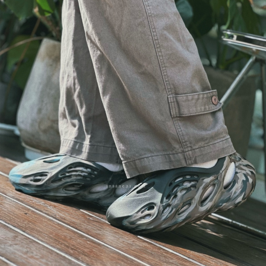 ADIDAS YEEZY FOAM RUNNER - MX CINDER 黑化石迷彩渲染 洞洞鞋 ID4126