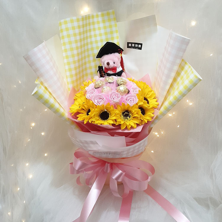 畢業熊向日葵玫瑰香皂花束,Graduation Bear Sunflower Rose Soap Ferrero Rocher Bouquet