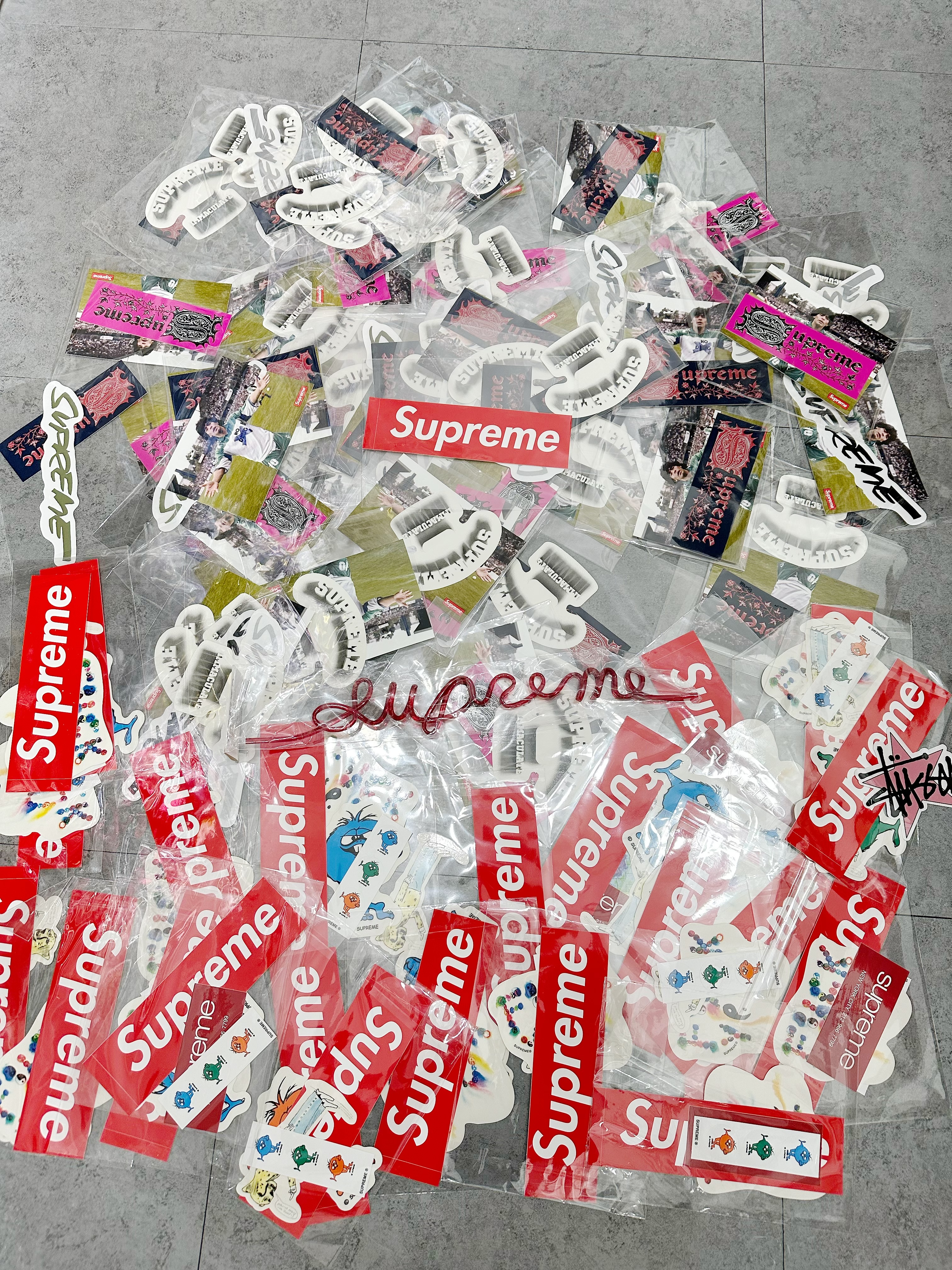 SUPREME STICKER SS23 FW23 SS24 / Silly Straw (RED)