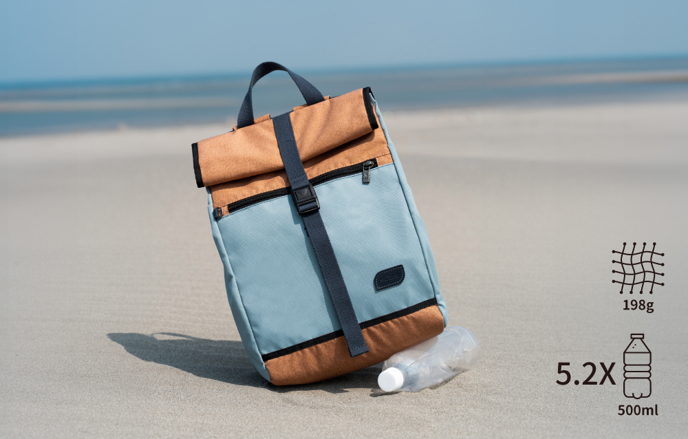 satana ECO 曦望後背包 焦橙橘拼接 SEC0070 沙灘形象照