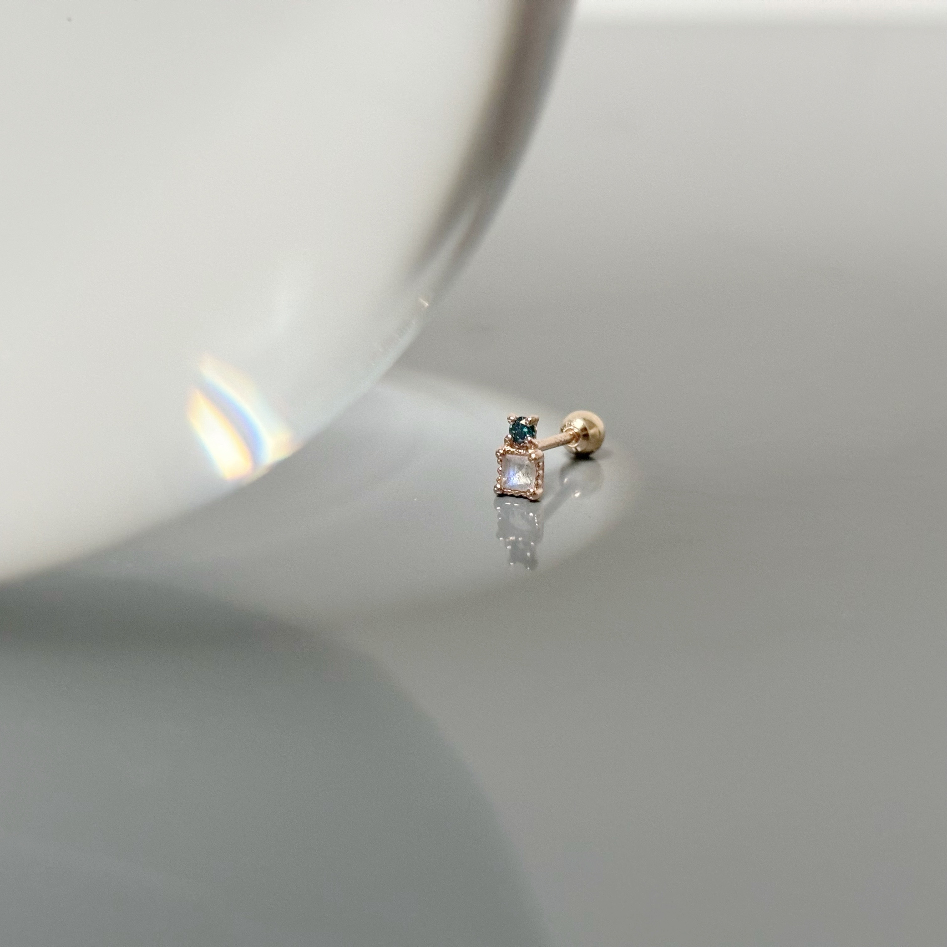 14k square perfume拉長藍鑽轉珠耳環