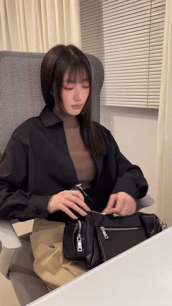 v領設計襯衫(in stock)