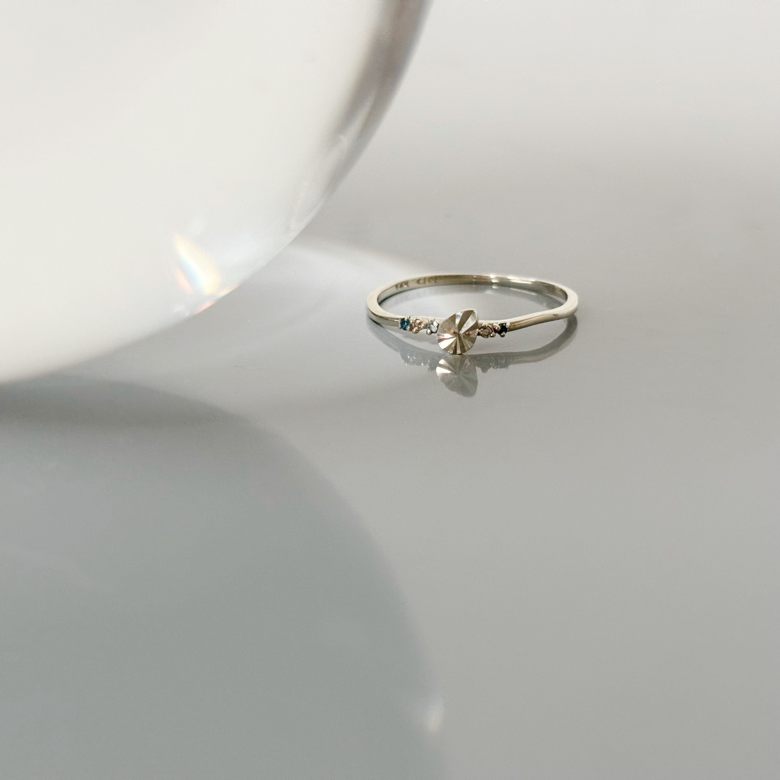 14k亮亮斜水滴藍鑽戒指