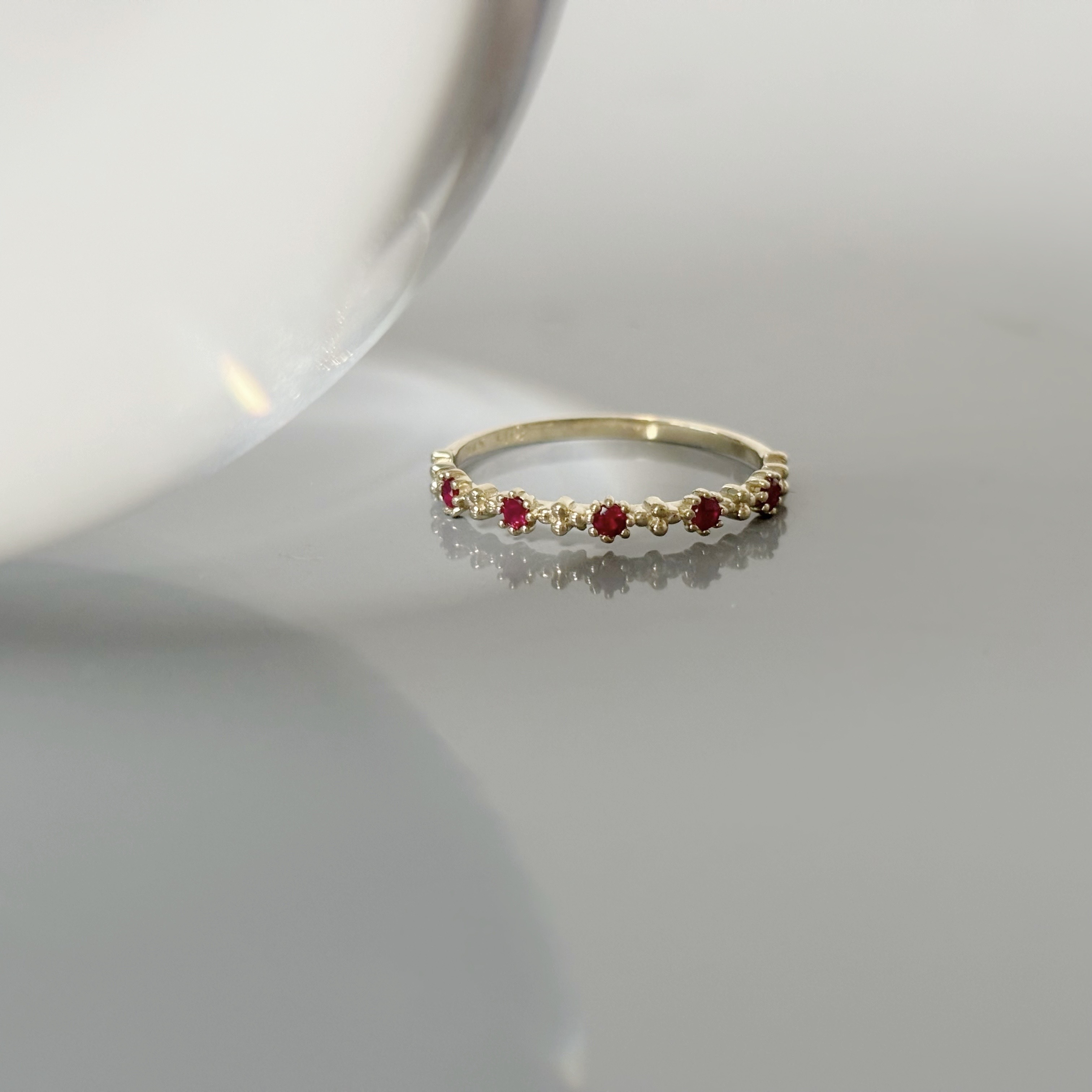 14k五顆小花紅寶石戒指