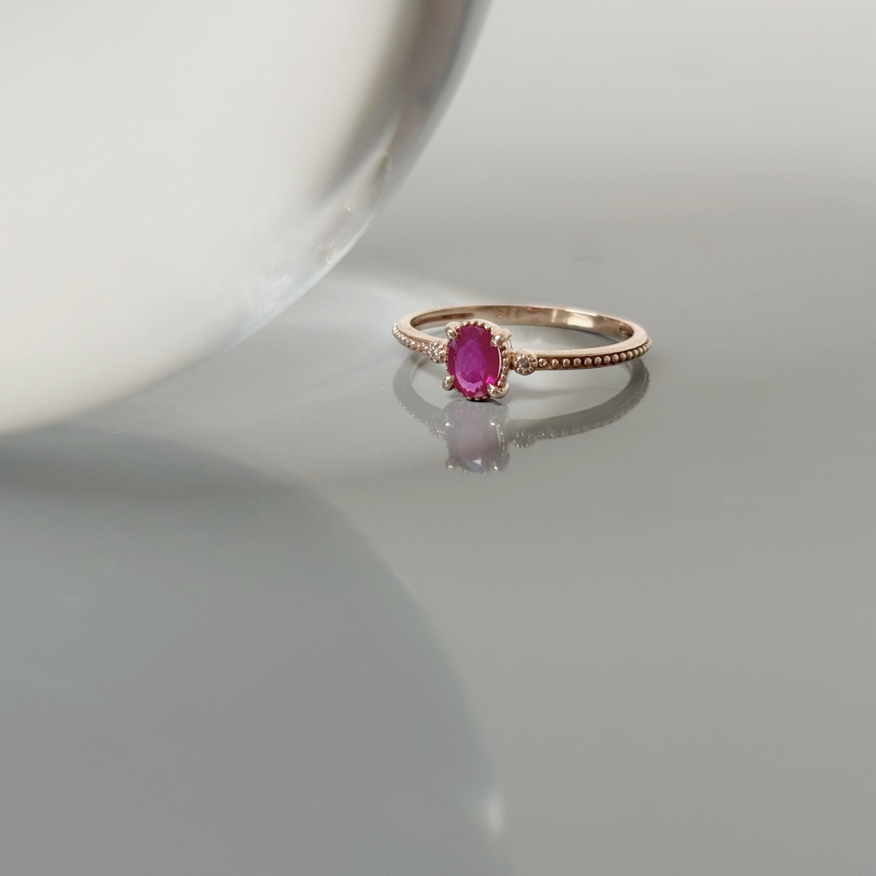 14k橢圓紅寶石滾邊真鑽戒指