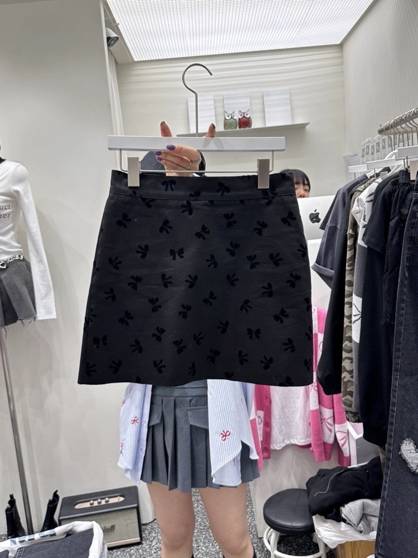 黑蝴蝶結印圖短裙 M號現貨