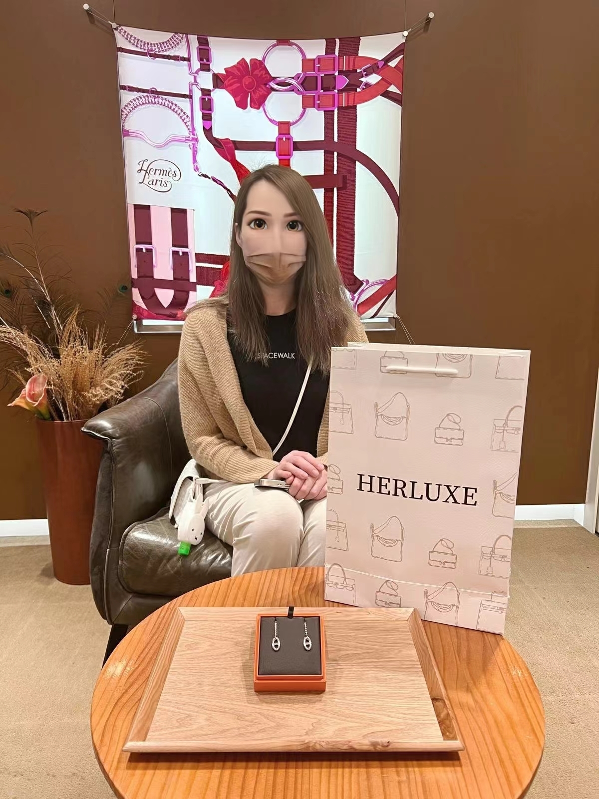 【 感謝支持 】氣質靚靚來pick up 豬鼻耳環🥳 一出post即秒👍🏻 靚靚之前還幫襯我哋買咗C19牛仔藍👖 多謝你嘅再次幫襯🫶