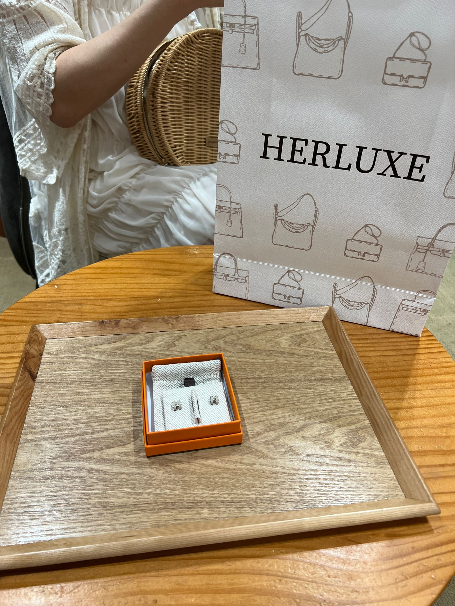 【 感謝支持 】遊客靚靚來shopping🥳 揀咗mini pop h奶茶色🥰 多謝你嘅支持🫶