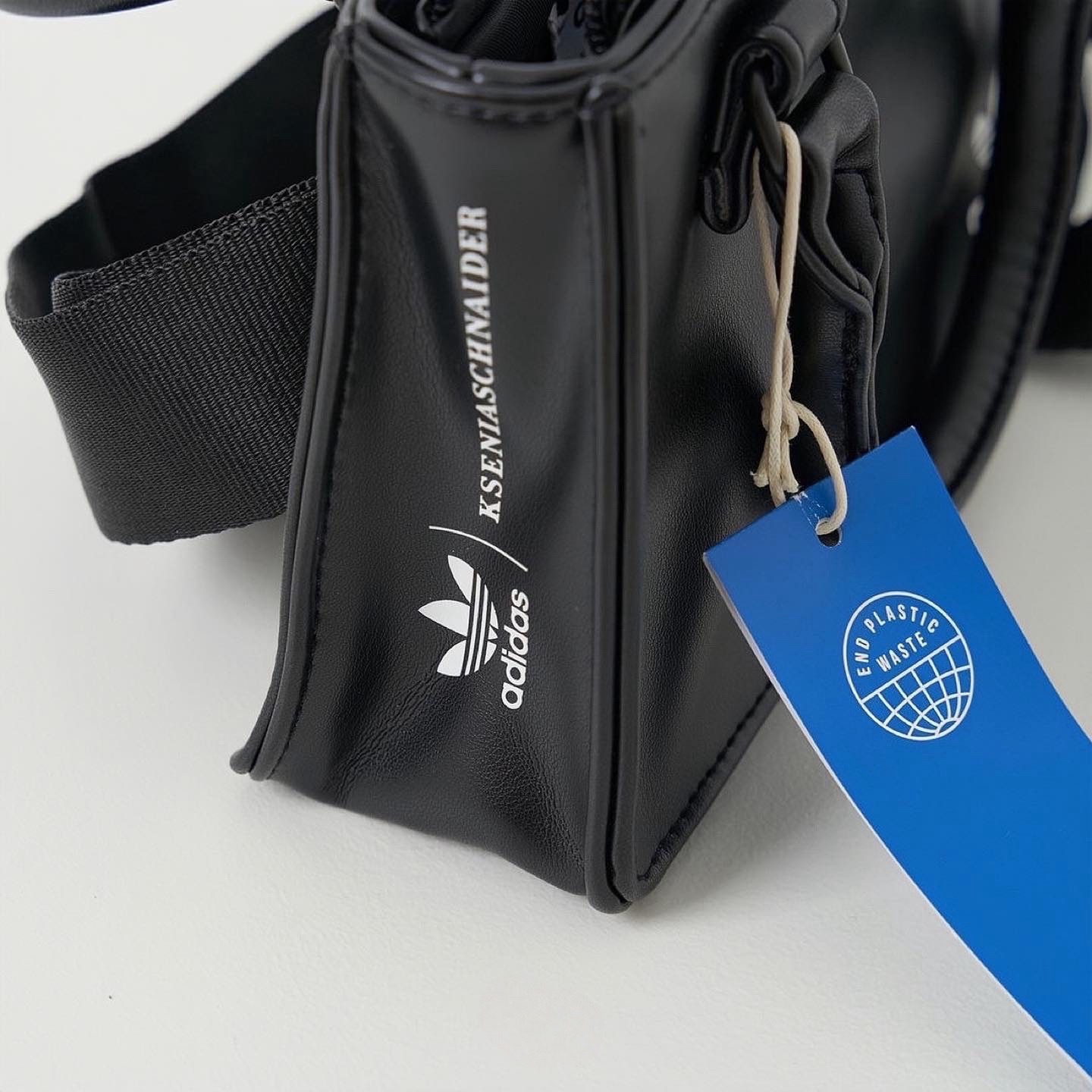 Adidas Originals Ksenia and Anton Schnaider 聯名款 黑色 皮革 小包 肩背包 IJ7481