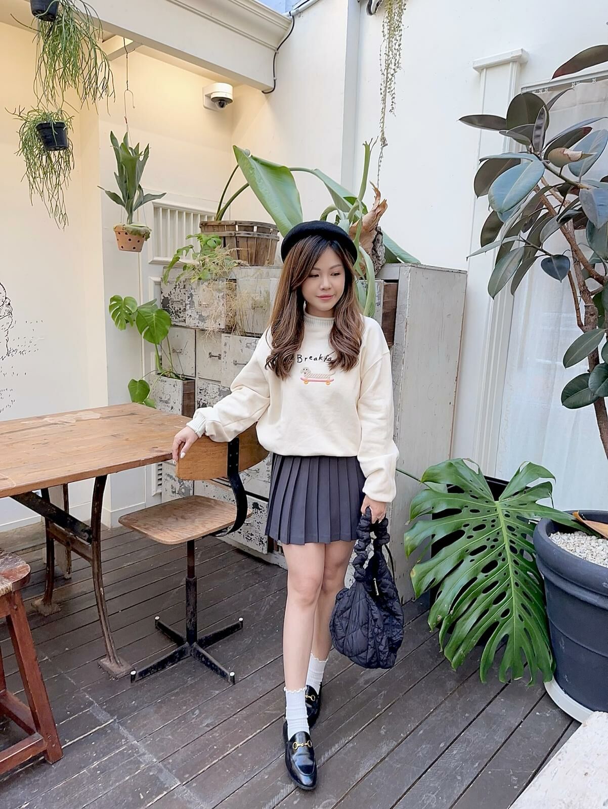 刺繡臘腸狗衛衣(米白色)